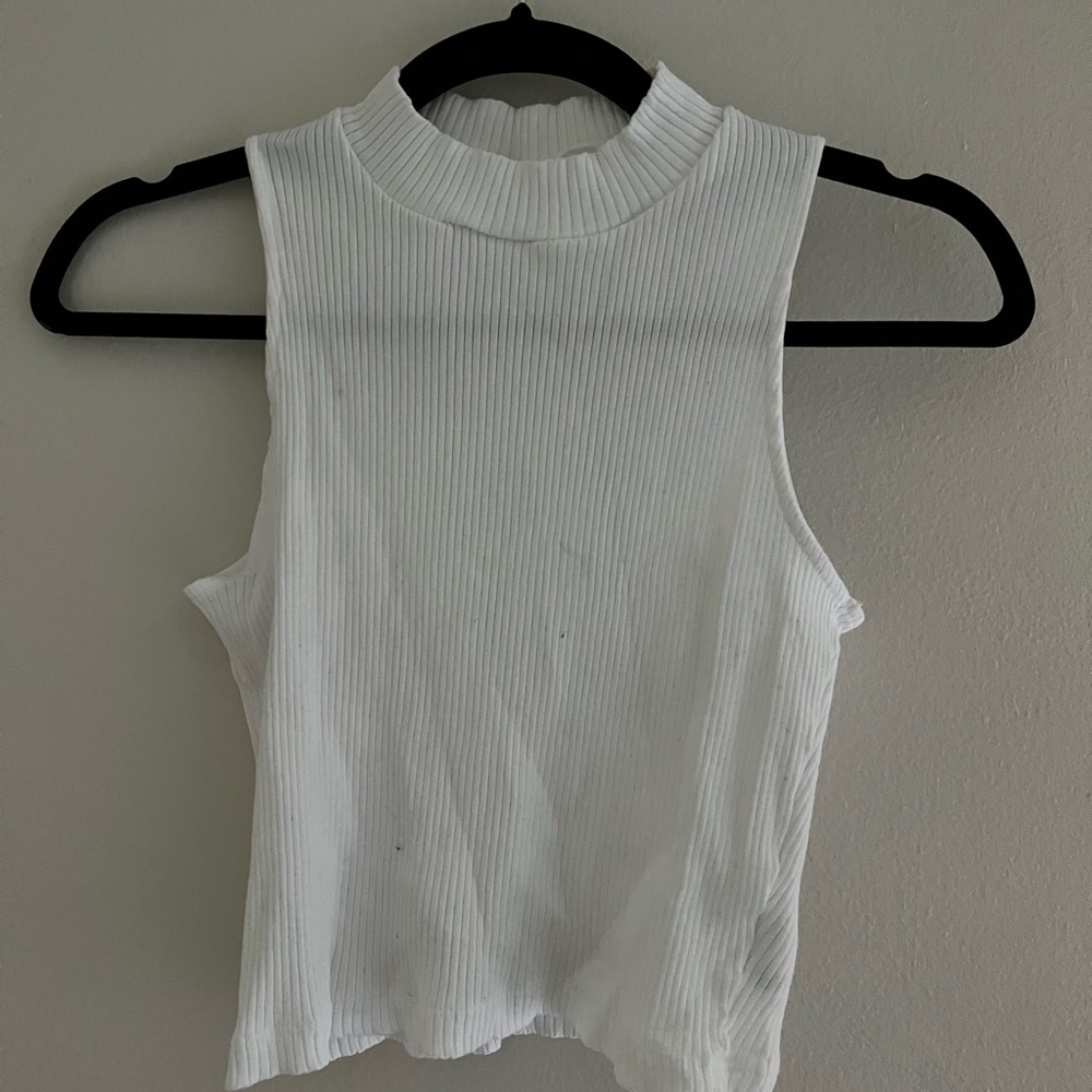 White Uniqlo never worn vest. XS